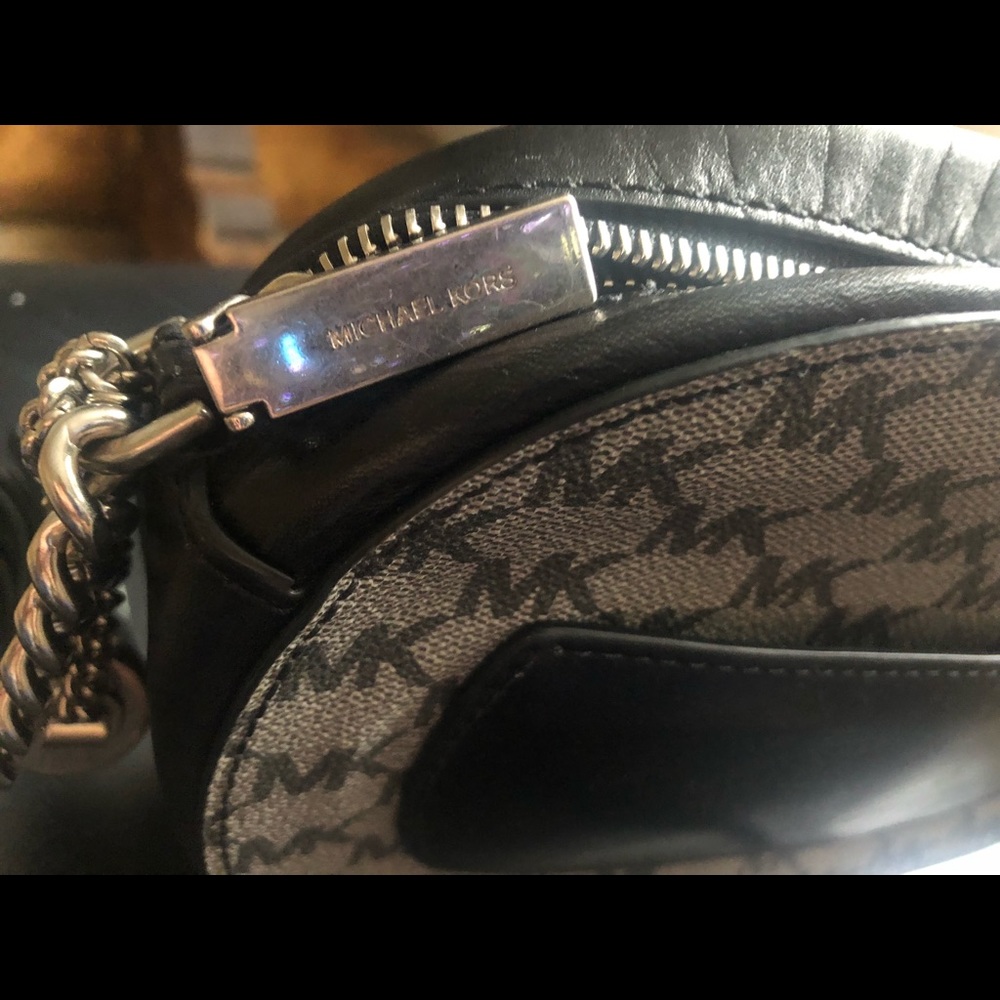 Over the shoulder small MK purse NWOT - Picture 5 of 8